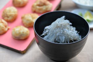  a whitebait sashimi rice bowl with Akashi-yaki combo
